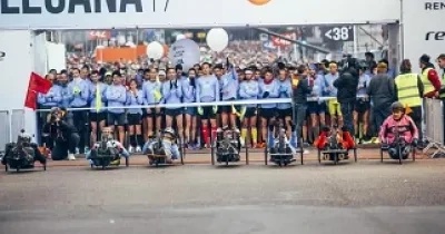 Momento de la salida de las 12 ‘handbikers’ que participaron en la San Silvestre Vallecana (Fuente: Servimedia)