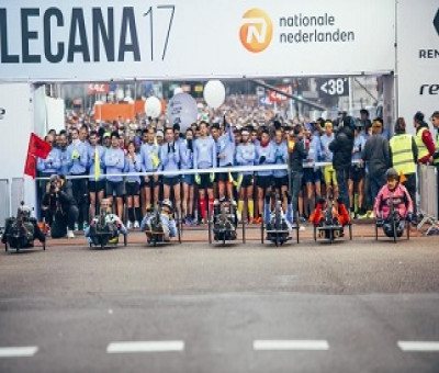 Momento de la salida de las 12 ‘handbikers’ que participaron en la San Silvestre Vallecana (Fuente: Servimedia)