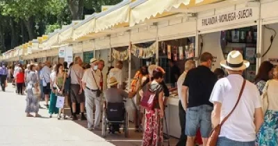 Vista de algunas de las casetas de la Feria del Libro de Madrid, donde participa la ONCE (Fuente: Servimedia)
