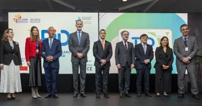 Representantes de varios paises que forman parte del PID y Durán, presidente de Fundación ONCE.