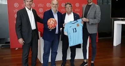 Momento del acto de entrega de equipaciones y material deportivo (Fuente: RFEF)
