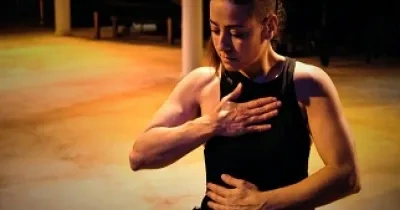 La bailarina portuguesa Rita Noutel, bailando en su silla de ruedas (Fuente: Paroma Basu)