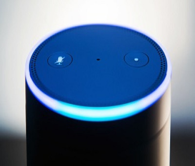 Dispositivo de Alexa, el asistente virtual controlado por voz creado por Amazon y para el que Down España ha diseñano Skill 21