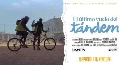 a la izquierda dos personas montando en bicicleta y la derecha el título del cartel
