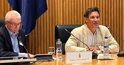 Los dos representantes durante su intervención en la mesa principal
