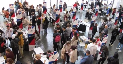 XIII Feria de Empleo Treballem Gi el año pasado con mucha afluencia de gente.