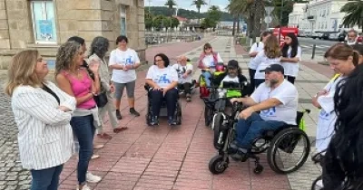 Momento del recorrido de Martina Aneiros con la asociación ASCM de un tramo de la peregrinación inclusiva a Santo André de Teixido (Fuente: Xunta de Galicia)