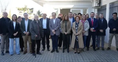 todos los representantes de ambas entidades en el "Espacio Fundación Mapfre" de Villanueva de la Serena