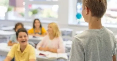 Un alumno con autismo expone ante sus compañeros de clase (Fuente: Servimedia)