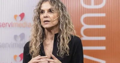 Amparo Merino hablando en Servimedia