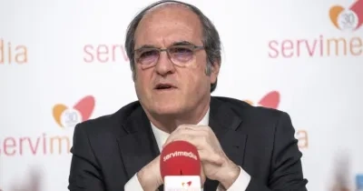 Angel Gabilondo frente a los micrófonos de Servimedia