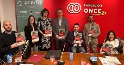 Foto de familia de los asistentes a la presentación del estudio ‘El impacto de la asistencia personal en los menores con discapacidad’ (Fuente: Predif)