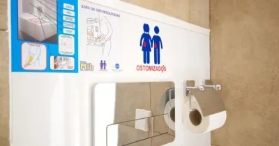Lavabo adaptado para personas ostomizadas