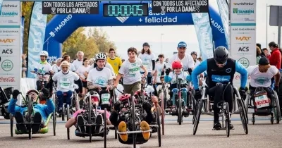 el inicio de la carrera con las personas en handbike las primeras en salir