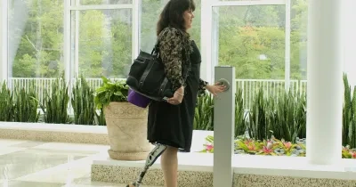 mujer con discapacidad