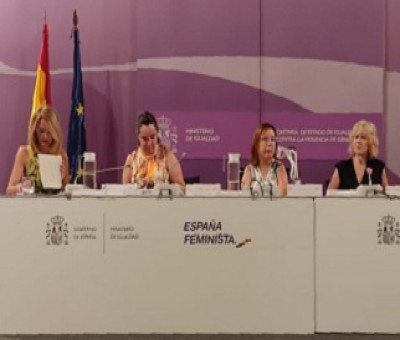 Momento de la presentación de las alegaciones al Anteproyecto de Ley Valenciana de Igualdad de Género