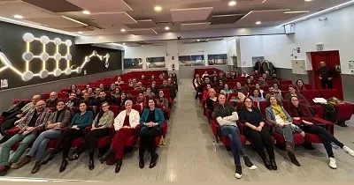 Momento del encuentro de los 66 profesionales de la Red Estatal de Enseñanza de las Lenguas de Signos Españolas de la CNSE en el XIII Foro Estatal de las Lenguas de Signos Españolas (Fuente: CNSE)