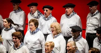 Coro Alaia de la ONCE en el festival de San Sebastián cantando en directo