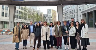 Foto de familia en el Parlamento Europeo en Bruselas tras la petición de crear un código para el Daño Cerebral Adquirido