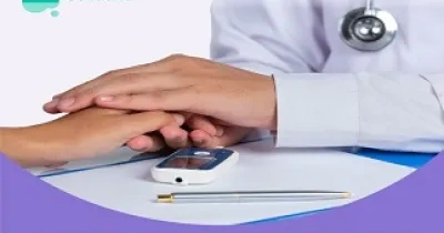 Banner sobre la diabetes de Doctoralia, con las manos de un médico cogiendo la de un paciente