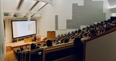 Aulas de universidad por la discapacidad en el personal docente