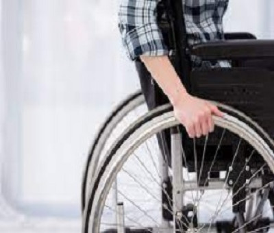 Una persona con discapacidad en una silla de ruedas (Fuente: Servimedia)