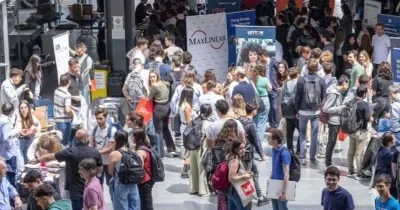 Alumnos universitarios, en una feria de empleo