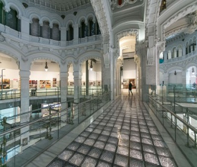 Vista interior del impresionante Espacio CentroCentro de Madrid, donde se puede visitar la VIII Bienal de Arte Contemporáneo de Fundación ONCE
