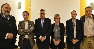 Momento de la firma del convenio de colaboración entre Fundación ONCE y el COACM, con sus representantes (Fuente: Fundación ONCE)