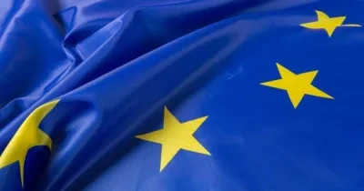 bandera de la Unión Europea ondeando