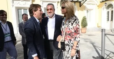 El alcalde de Madrid, José Luis Martínez Almeida, en el Congreso de Unidad Progresista, con la ex ministra Fátima Bañez y el presidente del Grupo Social ONCE, Miguel Carballeda (Fuente: ONCE)