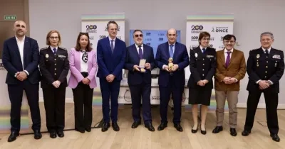 Representantes de ambas entidades durante la firma del acuerdo