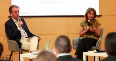 De izquierda a derecha, el director de Desarrollo de Negocio de ILUNION Accesibilidad, Sergio Verdasco, y la Mánager de Sostenibilidad Social de Aenor, Susana Estudillos