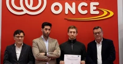 Momento del acto de entrega de la Beca a Nicanor Zalba en Fundación ONCE (Fuente: Jorge Villa)