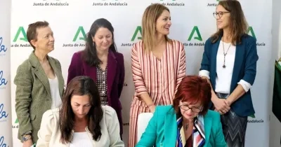 todas las mujeres que han participado en el acto de la firma del acuerdo para la inclusión de mujeres con discapacidad intelectual