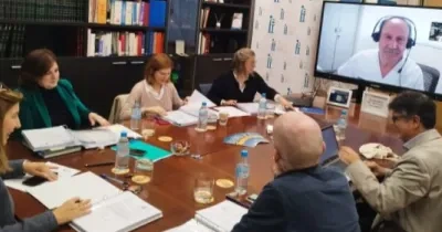 Jurado de los premios FIAPAS manteniendo una reunión