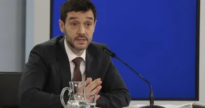 El ministro Pablo Bustinduy dando a conocer el proyecto de la Ley de Familias