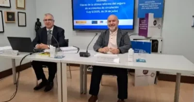 José Pérez Tirado y Luis Cayo Pérez Bueno en la Conferencia