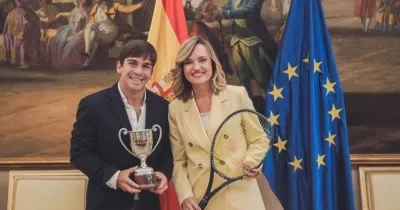 Martín de la Puente y la ministra Pilar Alegría