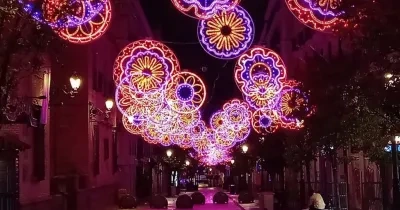 luces de navidad encendidas por las calles de Madrid