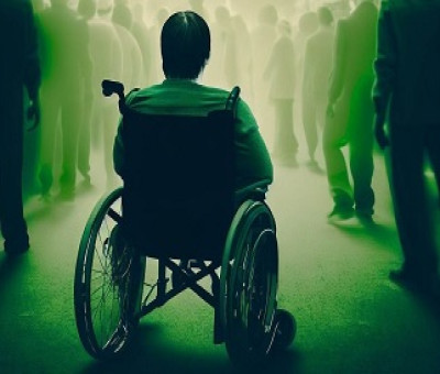 Un paciente de ELA, de espaldas y en silla de ruedas (Fuente: Adela)