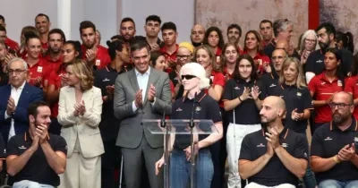 Pedro Sánchez con los deportistas en la Moncloa