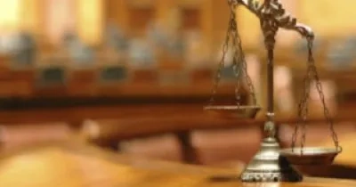 Foto simbólica de un juicio, con una balanza (Fuente: Servicio de Información sobre Discapacidad – SID)