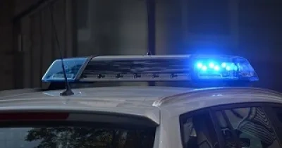 Coche y sirenas encendidas de la Policía