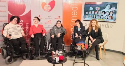 Las 5 ponentes durante la presentación de la guía dentro del plató de Servimedia