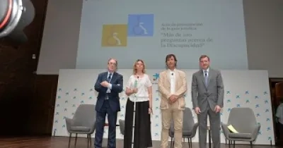 Foto de familia del momento de la presentación de la guía jurídica, donde aparecen de izquierda a derecha: Marc Simón, Virginia Carcedo, Gregorio Saravia y José Ángel Martínez Sanchiz