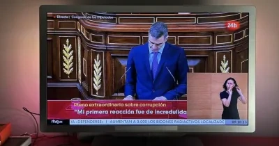 Emisión de la comparecencia del presidente de Gobierno por casos de corrupción, en lengua de signos. Imagen cedida por la CNSE