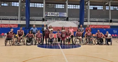 acto de presentación del club Rehatrans Getafe BSR en el pabellón Juan de la Cierva con los jugadores del club, autoridades del Ayuntamiento de Getafe, de Rehatrans empresa y del Rehatrans Getafe BSR