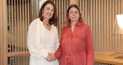 Nuria Agirre y Virginia Carcedo, tras la firma del acuerdo