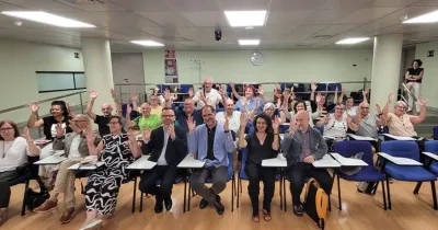 reunión de la CNSE con muchos invitados